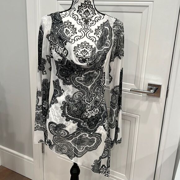 Vintage Georgiou Studio Black/White top Bell Sleeves Size M - Picture 1 of 8